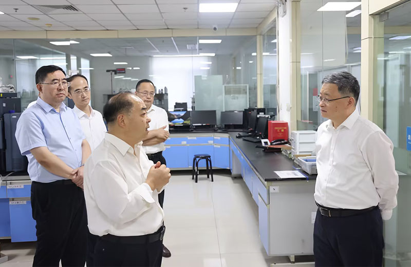 Jinan Mayor Yu Haitan Visits Bestcomm Pharma for R&D and Innovation.jpg